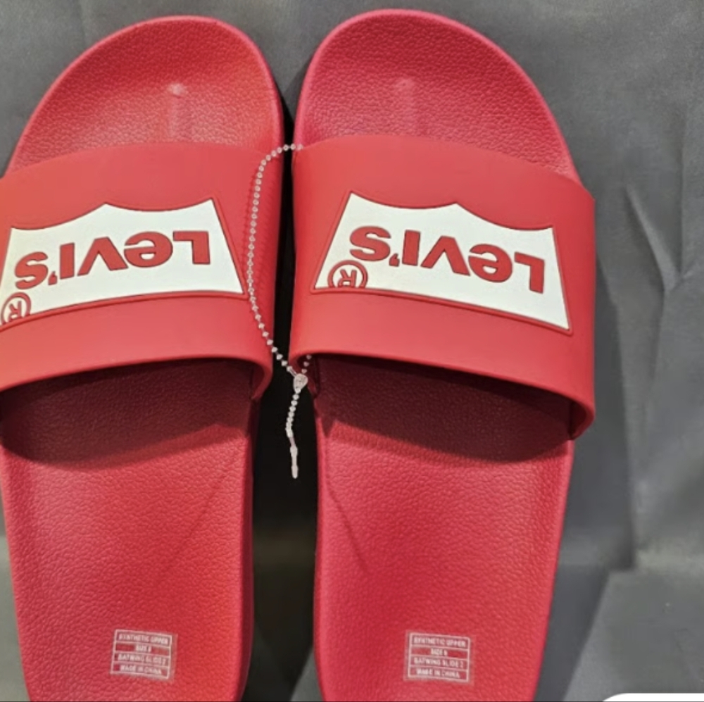 Levi's Batwing Slide 2 unisex size 9